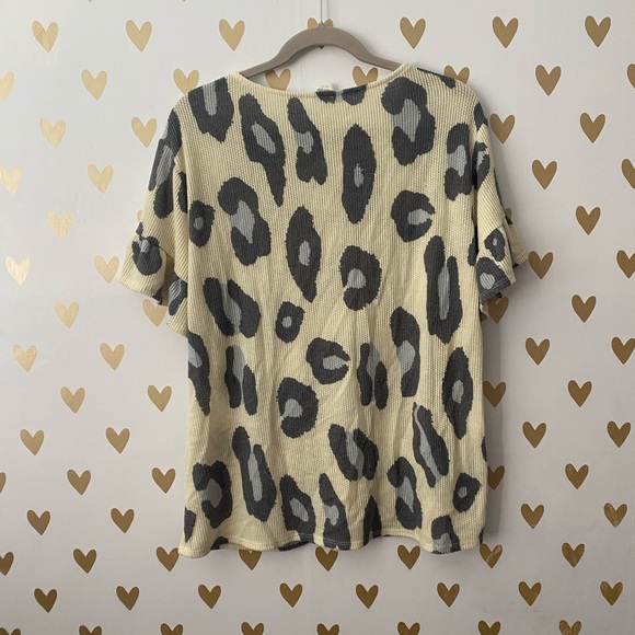 Blue buttercup brand yellow leopard blouse - Picture 3 of 5